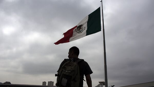 Флаг Мексики, архивное фото - Sputnik Latvija