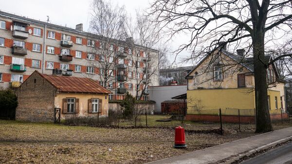 Основная застройка района Плескодале - частные дома, но встречаются и пятиэтажки - Sputnik Латвия