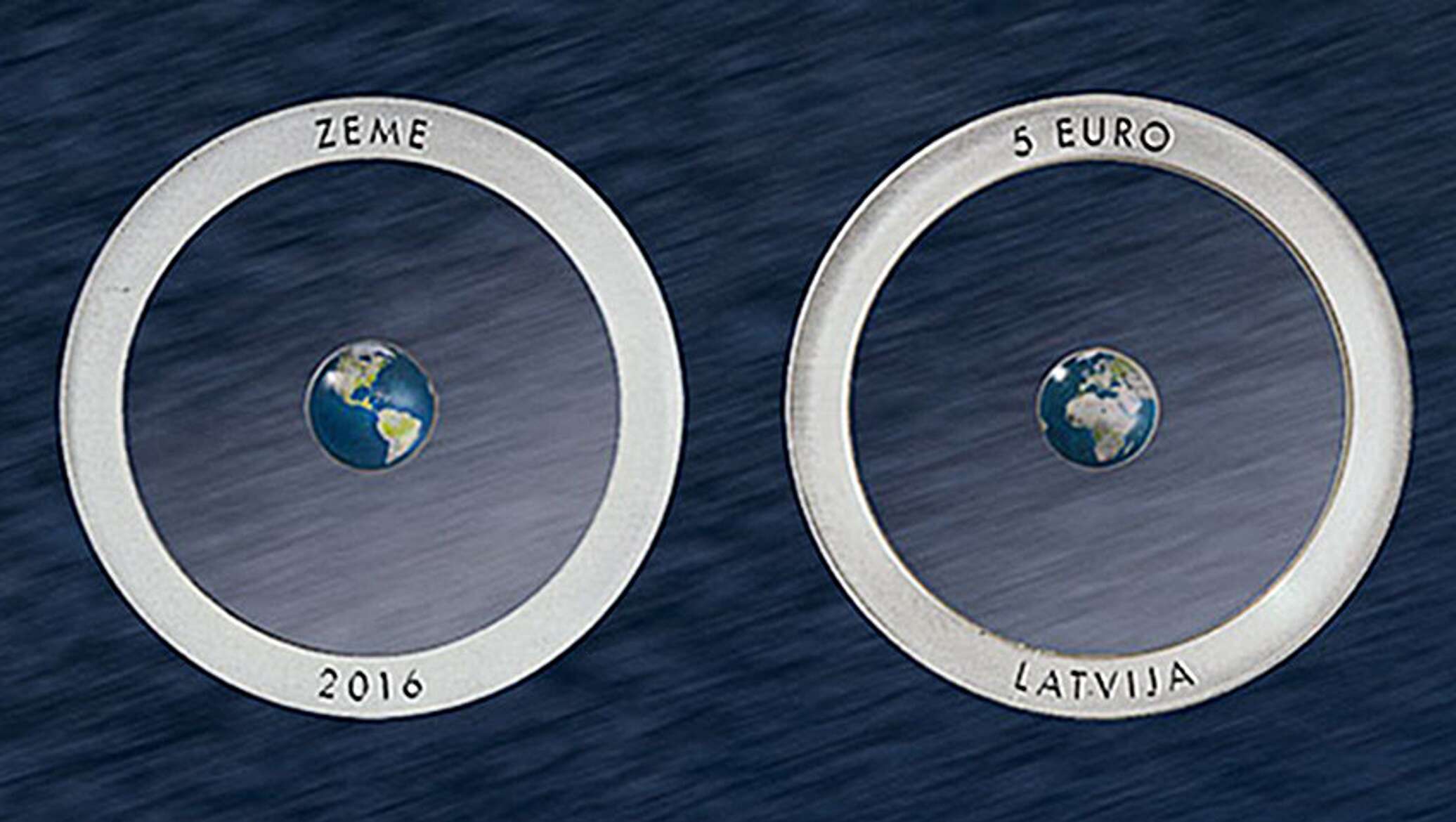 Монета земля. Монета земли Латвии. Монета земной шар. Монета в центре с земным шаром. Прозрачная монета с землей.