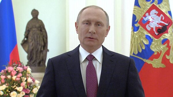 Sieviete – mūsu acu prieks: Putins apsveic sievietes 8. martā - Sputnik Latvija