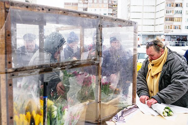 Продажа цветов в микрорайоне Плявниеки - Sputnik Латвия