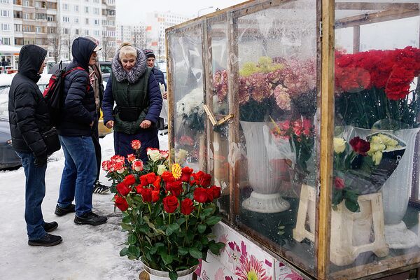 Продажа цветов в микрорайоне Плявниеки - Sputnik Латвия