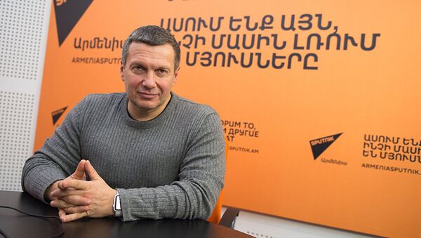 Владимир Соловьев в студии радио Sputnik Армения - Sputnik Латвия