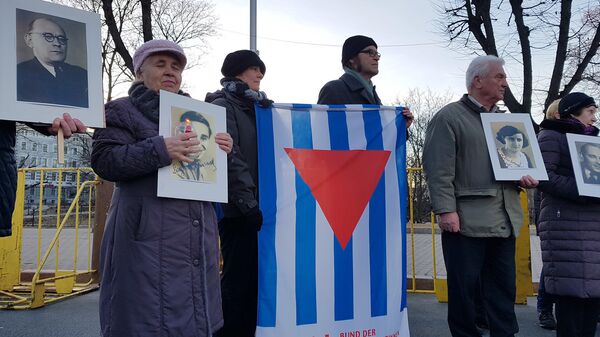 Антифашистский митинг у памятника Свободы вечером 16 марта Антифашистский митинг у памятника Свободы вечером 16 марта - Sputnik Латвия