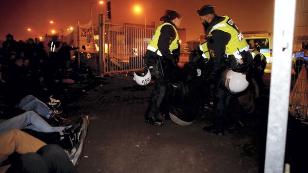 Policija un migranti Zviedrijā. Foto no arhīva - Sputnik Latvija