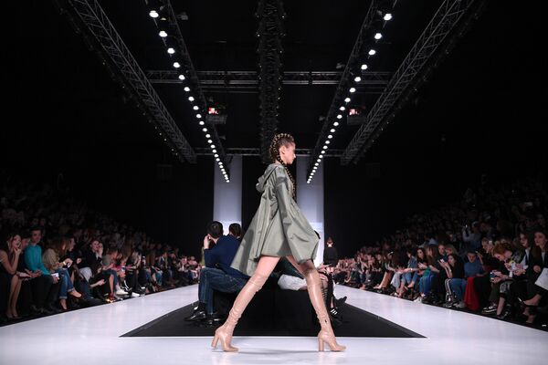 Mercedes-Benz Fashion Week Russia. Сезон Осень-Зима 2017-2018. День четвертый Mercedes-Benz Fashion Week Russia. Сезон Осень-Зима 2017-2018. День четвертый - Sputnik Latvija