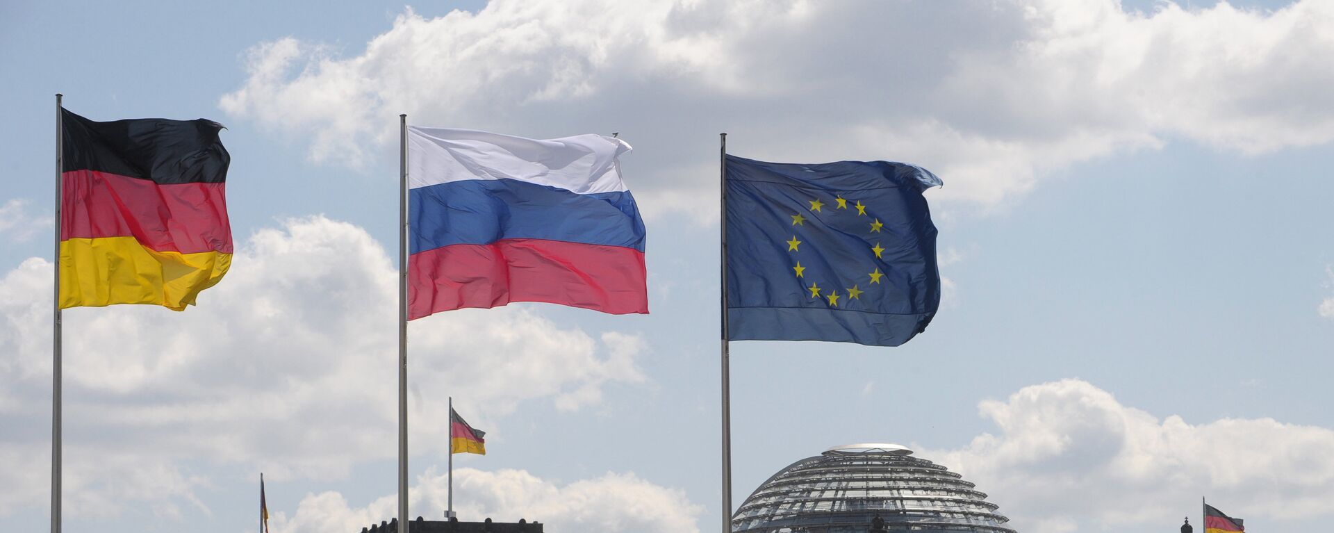 Vācijas, Krievijas un ES karogs - Sputnik Latvija, 1920, 15.03.2022