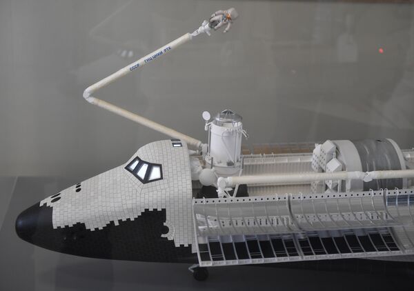 Модель бурана. Буран модель 1/144. АРК модель Буран. Модель Бурана 1:72. Буран космический корабль модель.