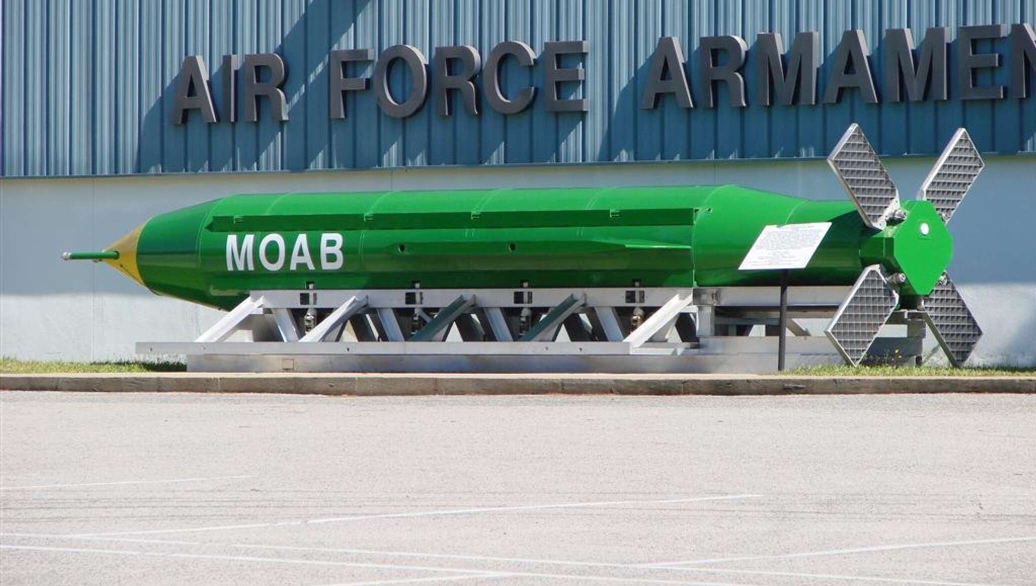 Мать всех бомб. GBU-43/B Moab. GBU-43/B massive Ordnance Air Blast (Moab. Взрыв GBU-43/B Moab. GBU-57.
