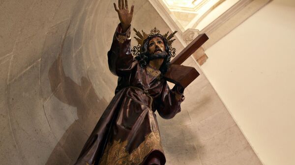 Статуя Иисуса Христа в церкви - Sputnik Латвия
