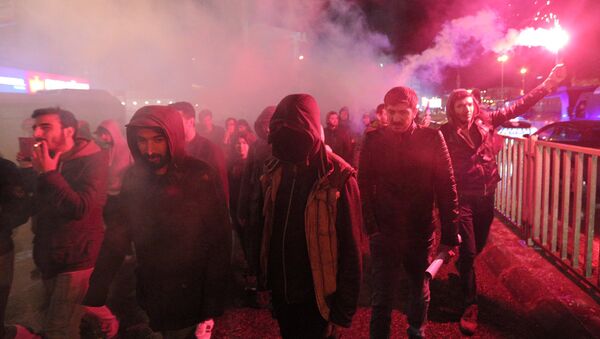 Акции протеста против результатов референдума в Стамбуле, Турция - Sputnik Latvija