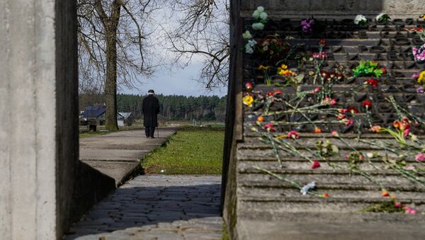 Мемориальный комплекс на месте лагеря для советских военнопленных в Саласпилсе - Sputnik Латвия
