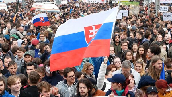 Шествие против коррупции в Братиславе - Sputnik Латвия