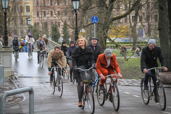 Твидовый заезд на велосипедах в Риге - Sputnik Латвия