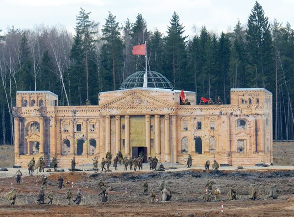 Военно-историческая реконструкция Штурм Берлина Военно-историческая реконструкция Штурм Берлина - Sputnik Latvija