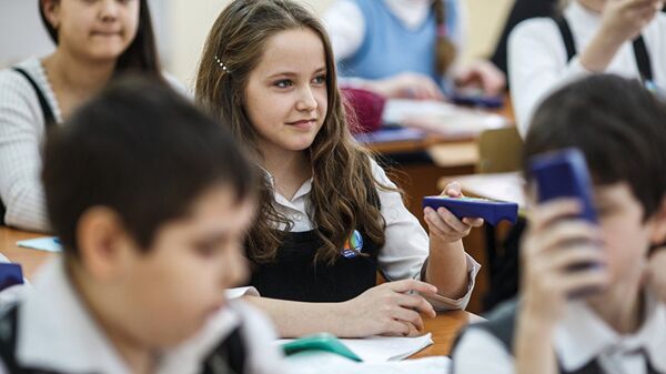 Igaunijā tiek apšaubīts skolu pārejas pie krievu mācību valodas likumīgums - Sputnik Latvija