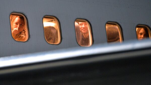 Пассажиры самолета авиакомпании airBaltic  - Sputnik Латвия