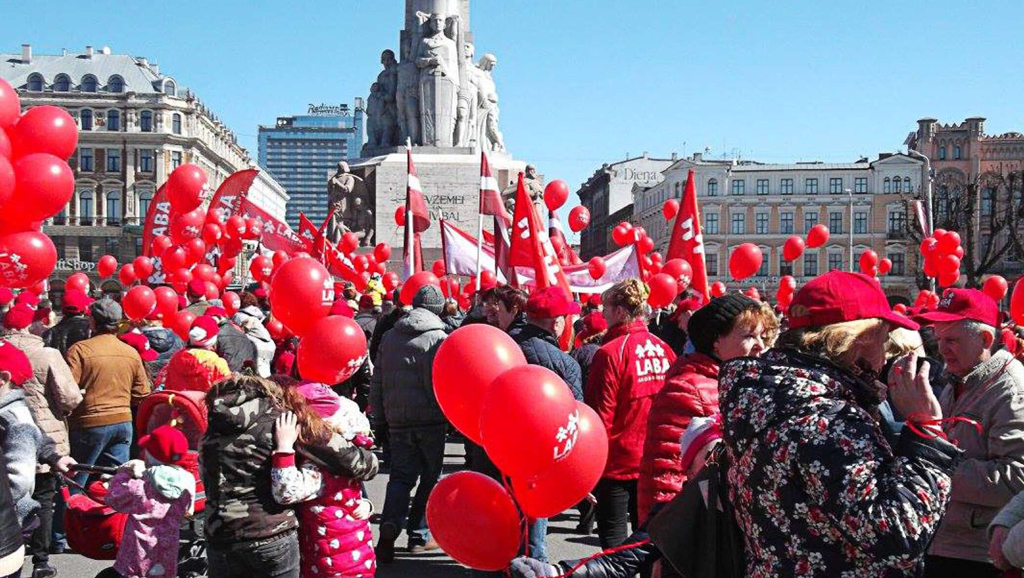 Какой первый праздник. Первое мая в Германии. Первомай в Германии. День труда в Германии. Первомай в США.