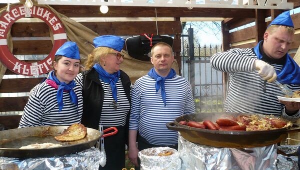 Литовская команда на фестиваля уличной еды в Зеленоградске - Sputnik Латвия