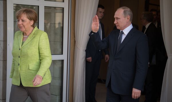 Переговоры президента РФ В. Путина с федеральным канцлером ФРГ А. Меркель Переговоры президента РФ В. Путина с федеральным канцлером ФРГ А. Меркель - Sputnik Латвия