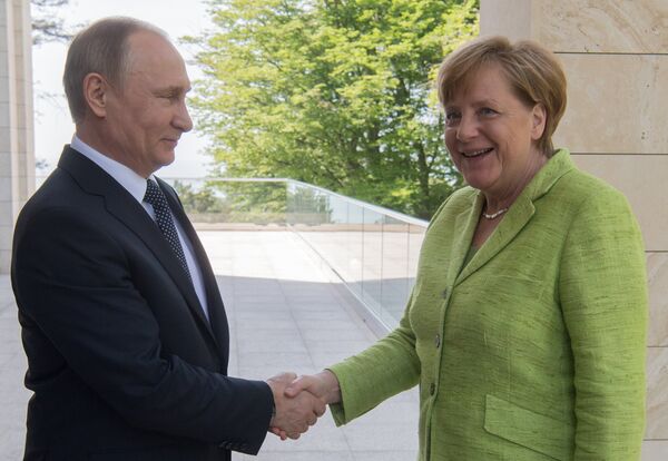 Переговоры президента РФ В. Путина с федеральным канцлером ФРГ А. Меркель Переговоры президента РФ В. Путина с федеральным канцлером ФРГ А. Меркель - Sputnik Латвия