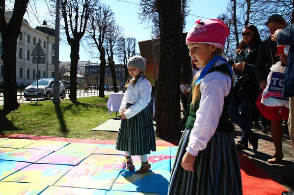 Игры на празднике улицы Бривибас гатве - Sputnik Латвия