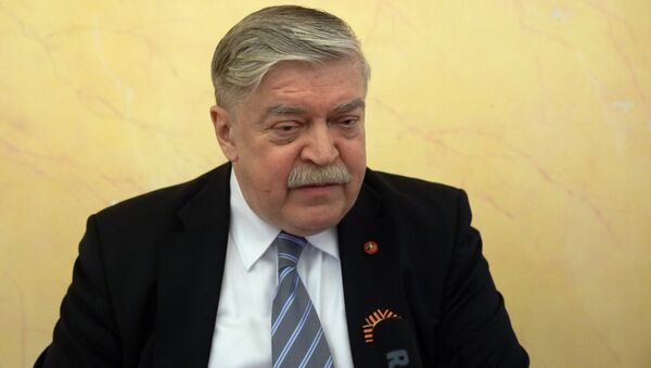 Евгений Лукьянов поздравил ветеранов с праздником - Sputnik Латвия