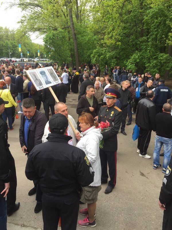 Участники бессмертного полка в Харькове Участники бессмертного полка в Харькове - Sputnik Latvija