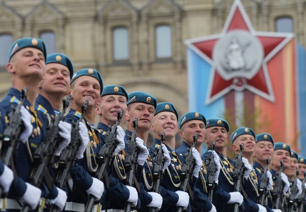 Военный парад, посвящённый 72-й годовщине Победы в ВОВ - Sputnik Латвия