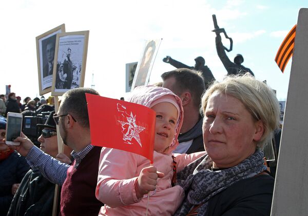 Шествие Бессмертного полка в Риге 9 мая 2017 года Шествие Бессмертного полка в Риге 9 мая 2017 года - Sputnik Латвия