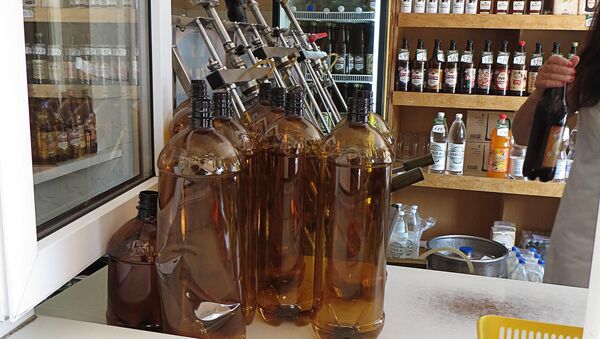 Пиво в пластмассовых бутылках - Sputnik Латвия
