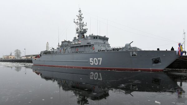 Церемония подъема флага на корабле противоминной обороны Александр Обухов в Санкт-Петербурге - Sputnik Латвия