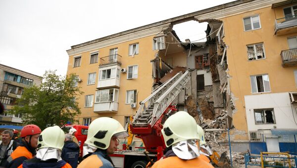 На месте взрыва бытового газа в жилом доме в Волгограде - Sputnik Латвия