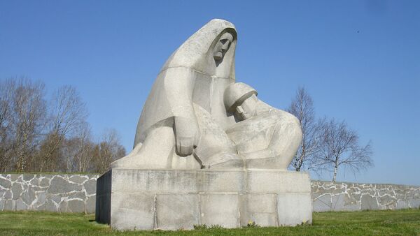 Мемориал на братском кладбище у хутора Лиекни - Sputnik Латвия