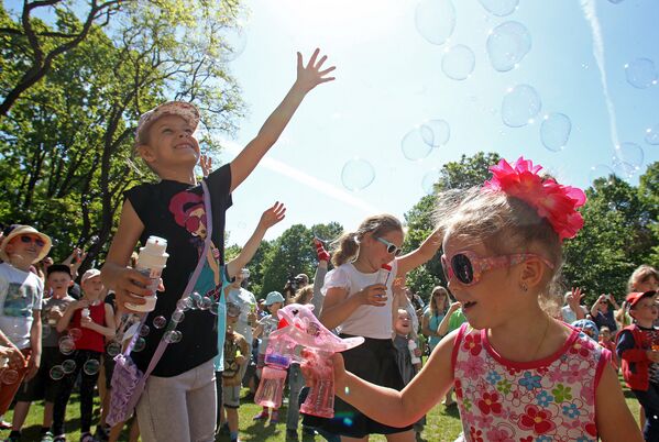 Парад мыльных пузырей 2017 - Sputnik Латвия
