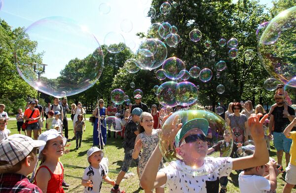 Парад мыльных пузырей 2017 - Sputnik Латвия