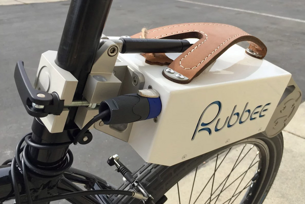 Прибор Rubbee Drive, превращающий обычный велосипед в электрический Прибор Rubbee Drive, превращающий обычный велосипед в электрический - Sputnik Латвия