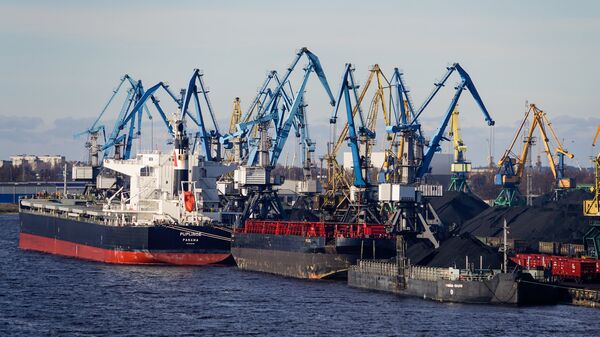 Перевалка угля в Рижском порту - Sputnik Latvija