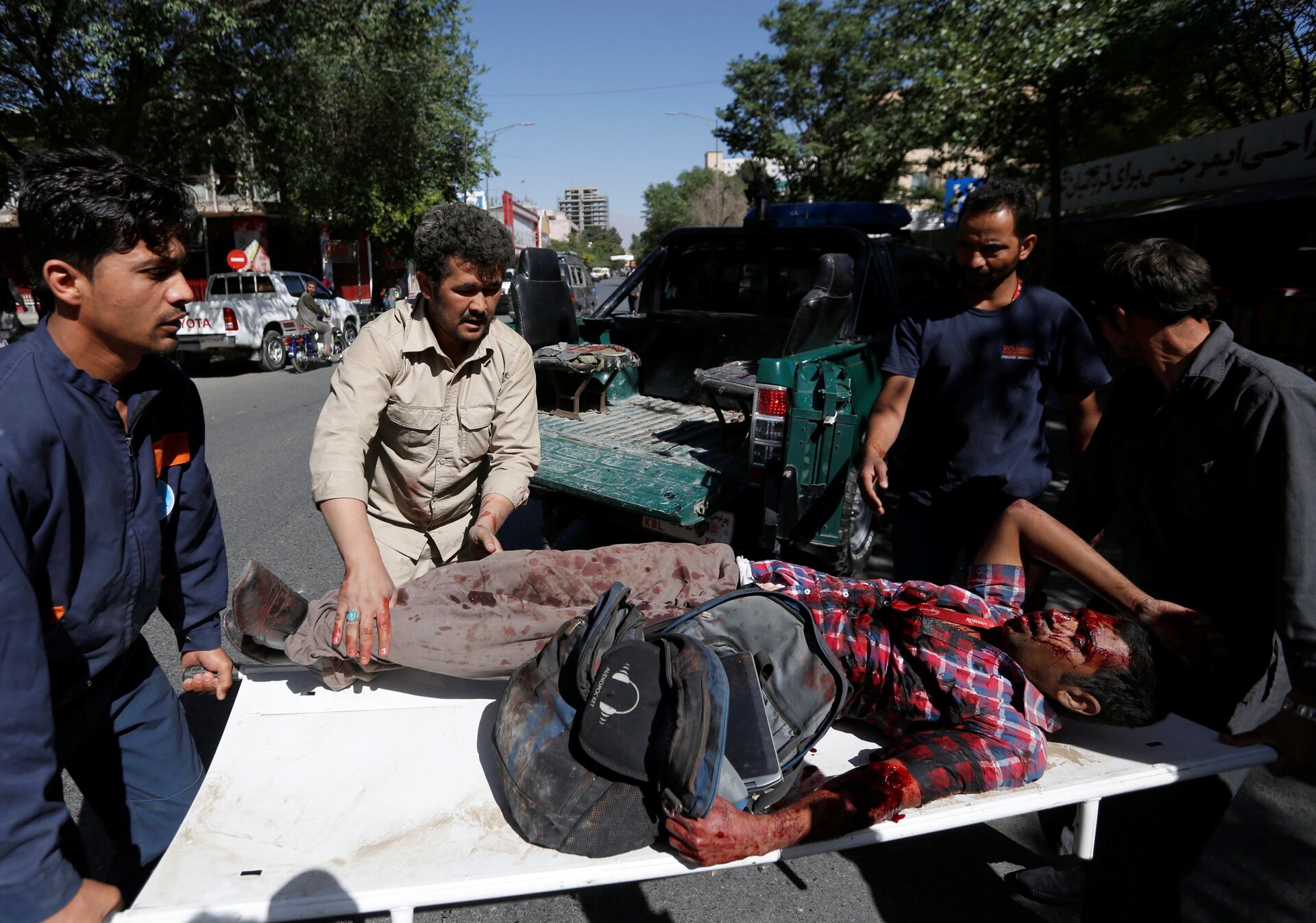 Взрыв в Кабуле, раненного переносят в больницу - Sputnik Latvija, 1920, 29.06.2021