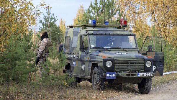 Машина военной полиции Латвии - Sputnik Latvija