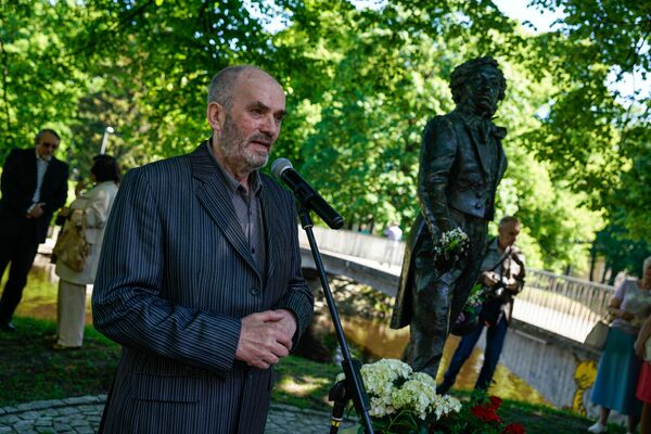 Председатель Пушкинского общества Латвии Леонид Ленц Председатель Пушкинского общества Латвии Леонид Ленц - Sputnik Латвия