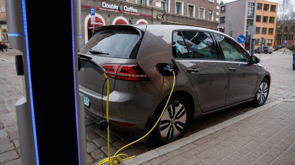 Зарядка для электромобилей в Старой Риге - Sputnik Latvija