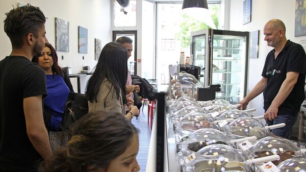 Кафе-мороженое Gelato Italia итальянца Дарио Бони Кафе-мороженое Gelato Italia итальянца Дарио Бони - Sputnik Латвия