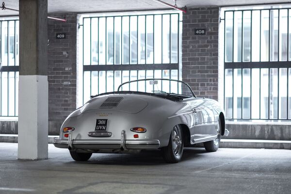 Автомобиль Porsche 356 Speedster Super - Sputnik Латвия