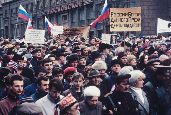Демонстрация в поддержку Б.Ельцина Демонстрация в поддержку Б.Ельцина - Sputnik Латвия