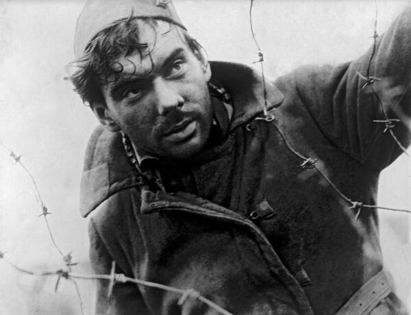 Алексей Баталов в фильме Летят журавли Алексей Баталов в фильме Летят журавли - Sputnik Латвия