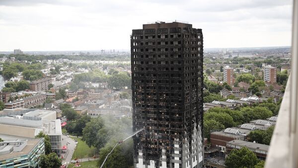 Londonas dzīvojamajā mājā Grenfell Tower - Sputnik Latvija