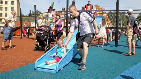 Открытие грандиозной детской площадки в центре Риги - Sputnik Латвия