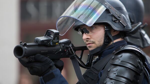 Полицейский в Париже - Sputnik Latvija
