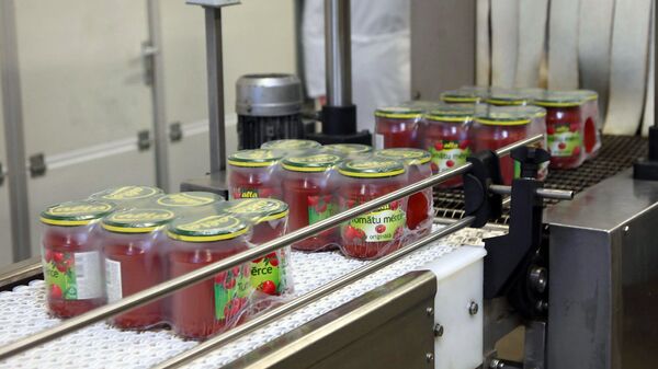 На производстве продукции Spilva На производстве продукции Spilva - Sputnik Латвия